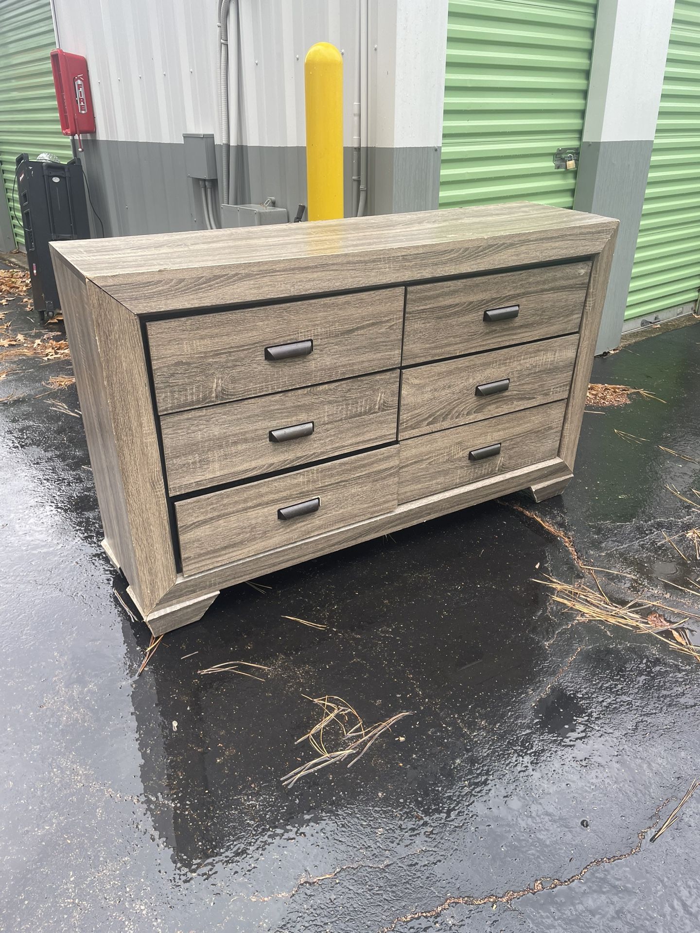 Bedroom Set (Great Condition) 