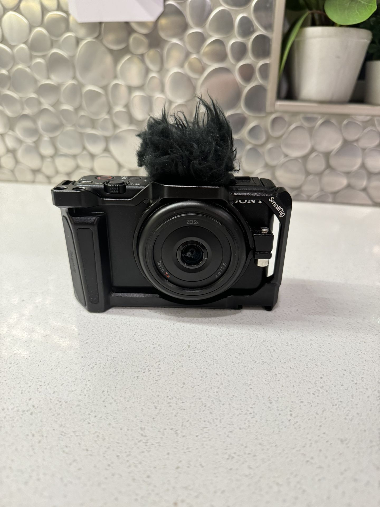 Sony ZV-1F Vlog Camera for Content Creators and Vloggers Black
