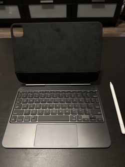 Apple iPad Pro 11-inch 256gb M4 with Magic Keyboard and Apple 
