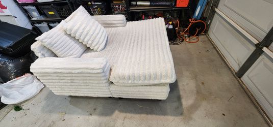 Couch chase lounge chair 2 seater. Matching 3 pillows and blanket