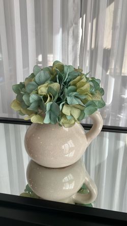 Heavy Ceramic Crackle Glaze Vase with Faux Hydrangea Pkant (10" Tall)