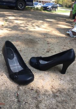 Black heels perfect for work size 7.5