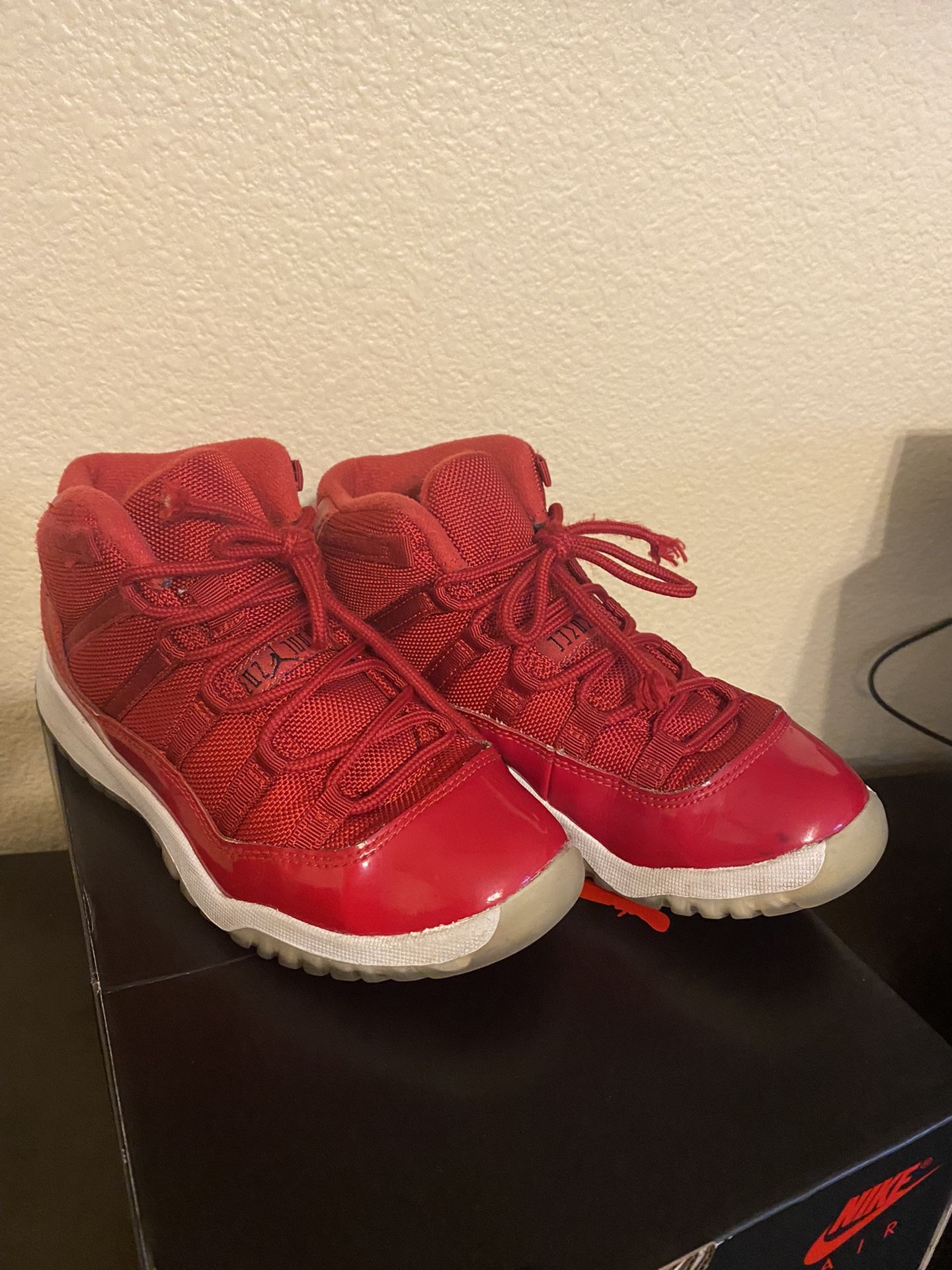 Jordan Retro 11 Win Like 96 Boys Size 3
