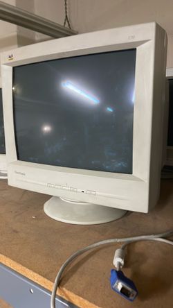 Viewsonic E70 CRT Monitor With Stand