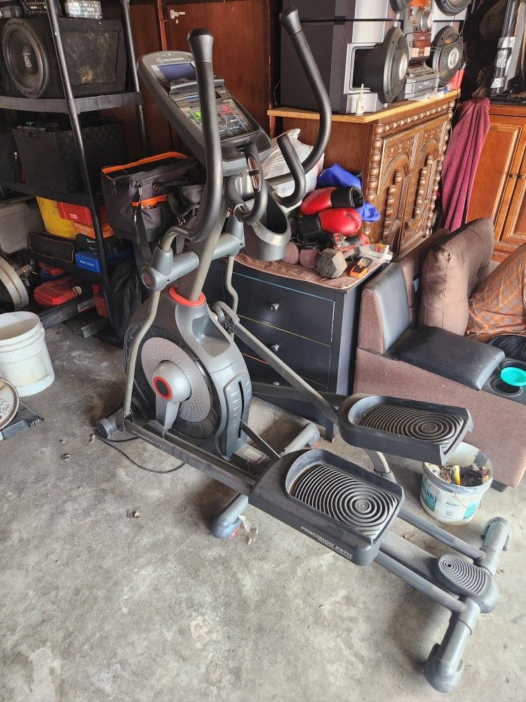 Schwinn 470 Elliptical