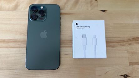 Mint Unlocked iPhone 13 Pro 128GB Green with charger.