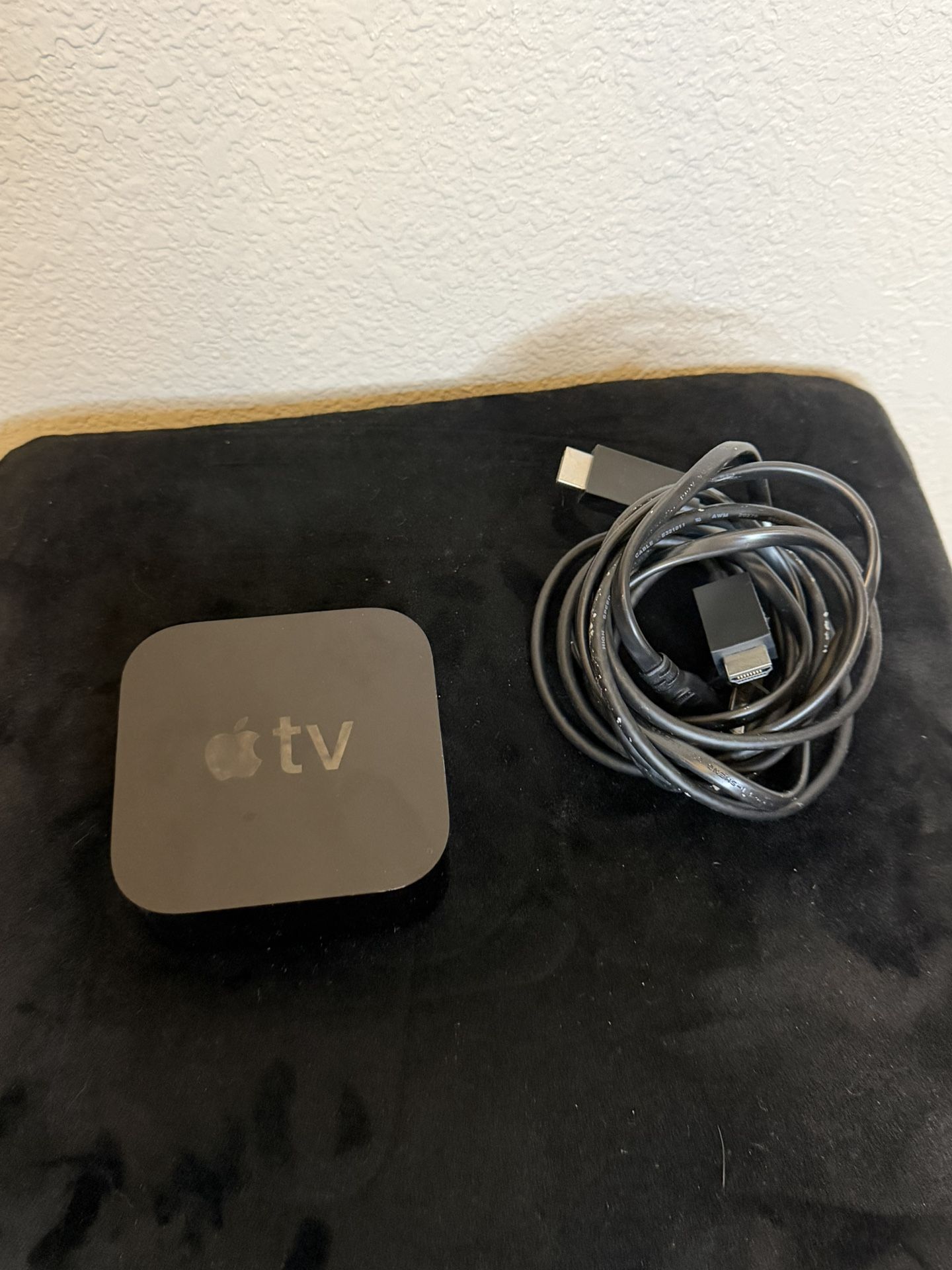 Apple TV (used but like new)