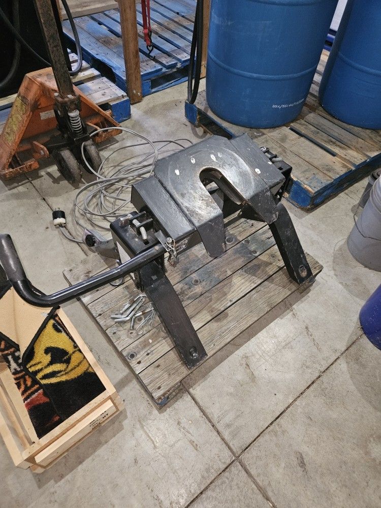 Valley 7053 5th Wheel Hitch