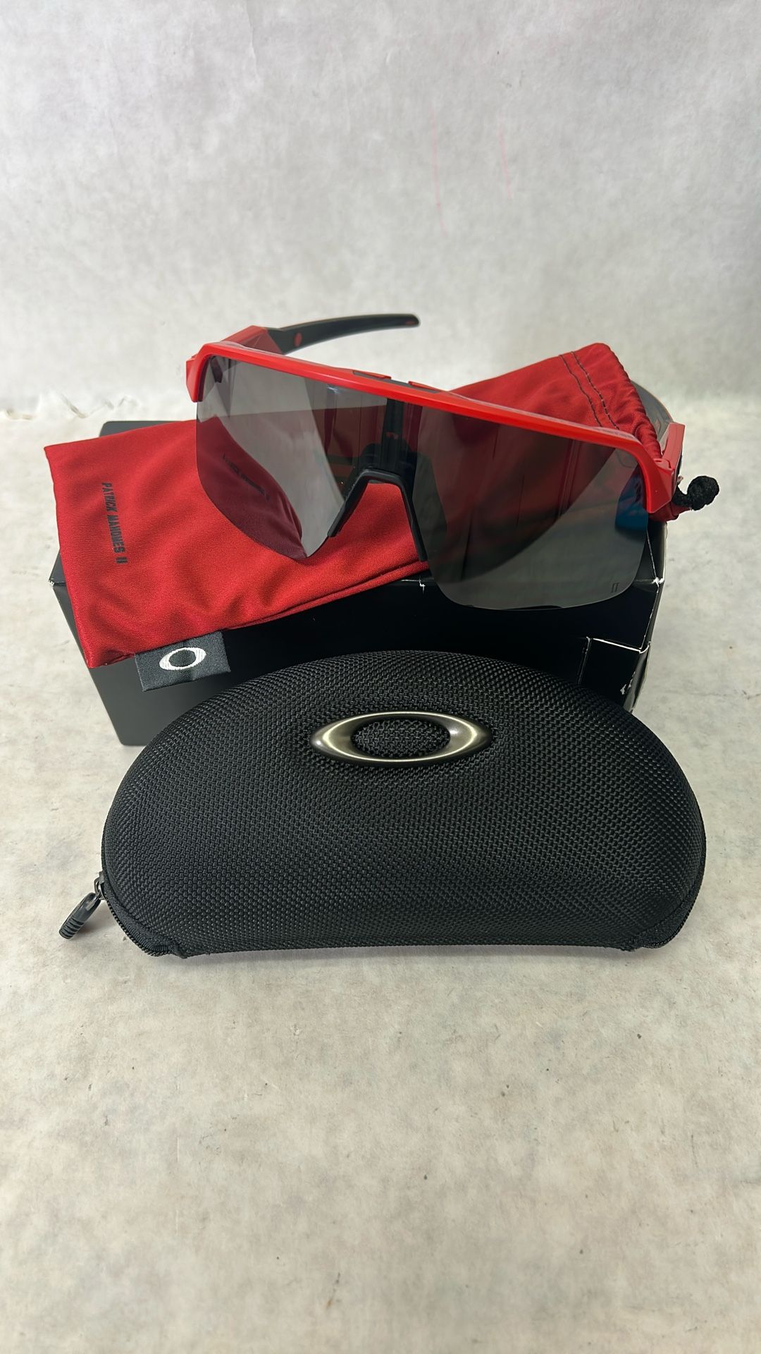 Oakley, Patrick Mahomes sunglasses with box soft case and hard case