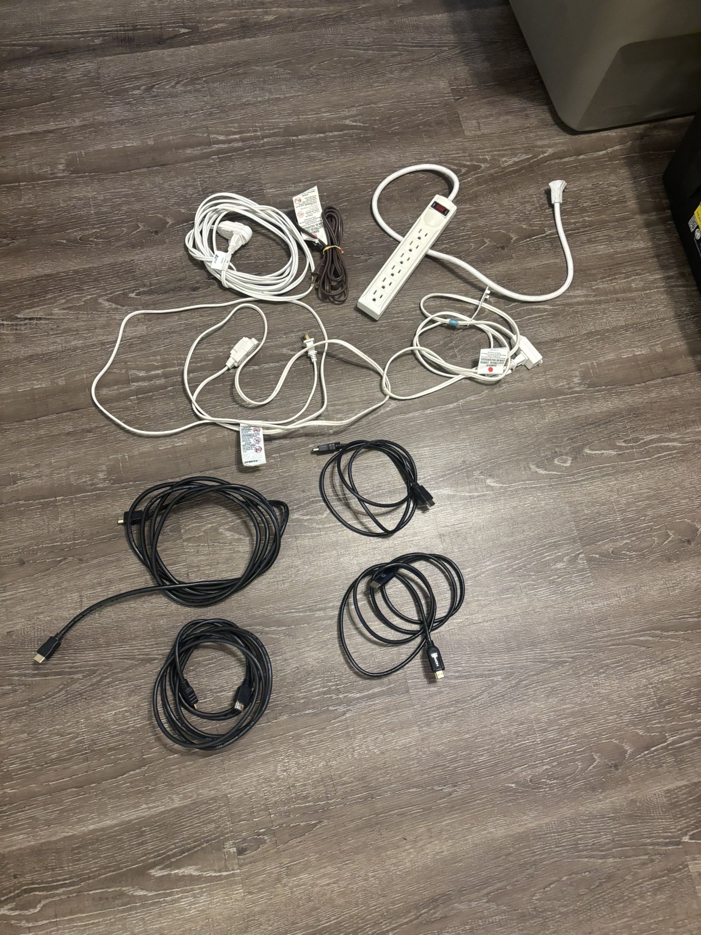 4 HDMI Cables, 2 Extra Long-1 Power Strip-3 Extra Long Extension Cords