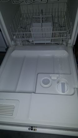 Dishwasher GE white