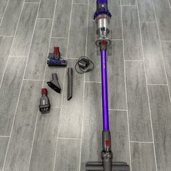 Dyson Cyclone V10 Animal Vacuum - Needs New Battery