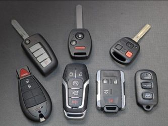 Car keys and fobs llaves