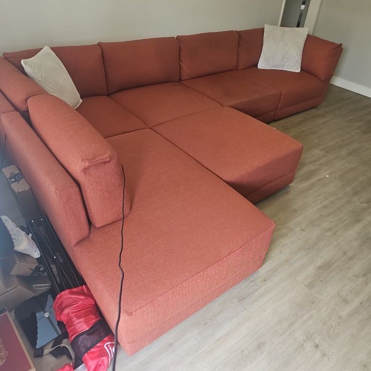 6 PIECE MODULAR SECTIONAL! $695 OBO