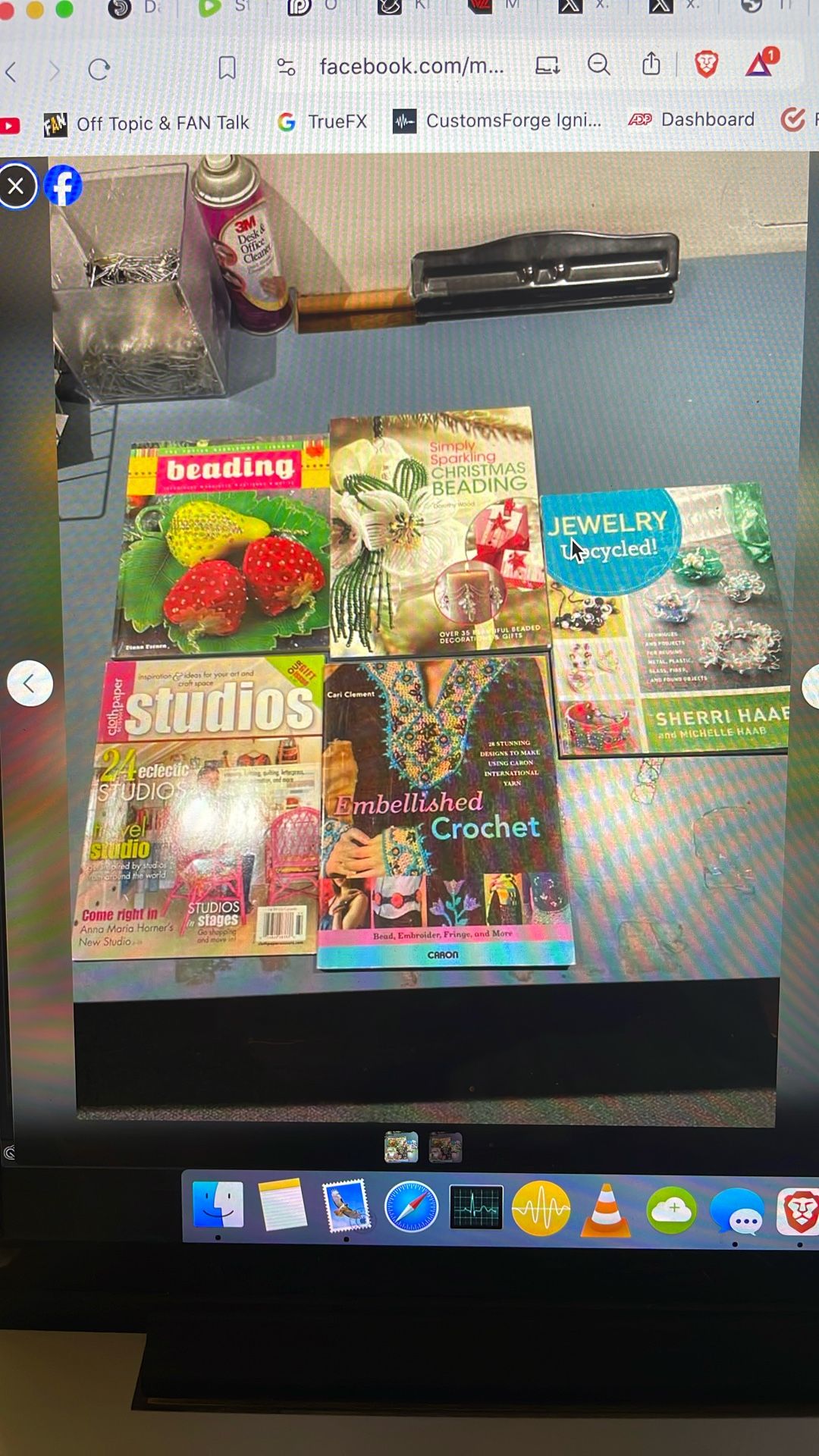 Five beating and craft magazines, Christmas, beading, crochet great condition jewelry