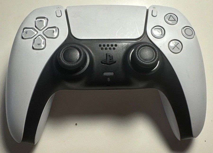 PLAYSTATION 5 CONTROLLER