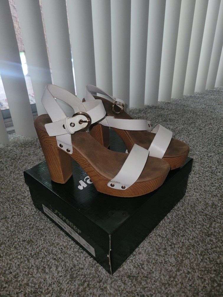 White Wedges Size 6.5