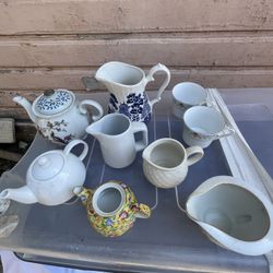 Diferentes  Jarritas  Y Dos Tazitas 