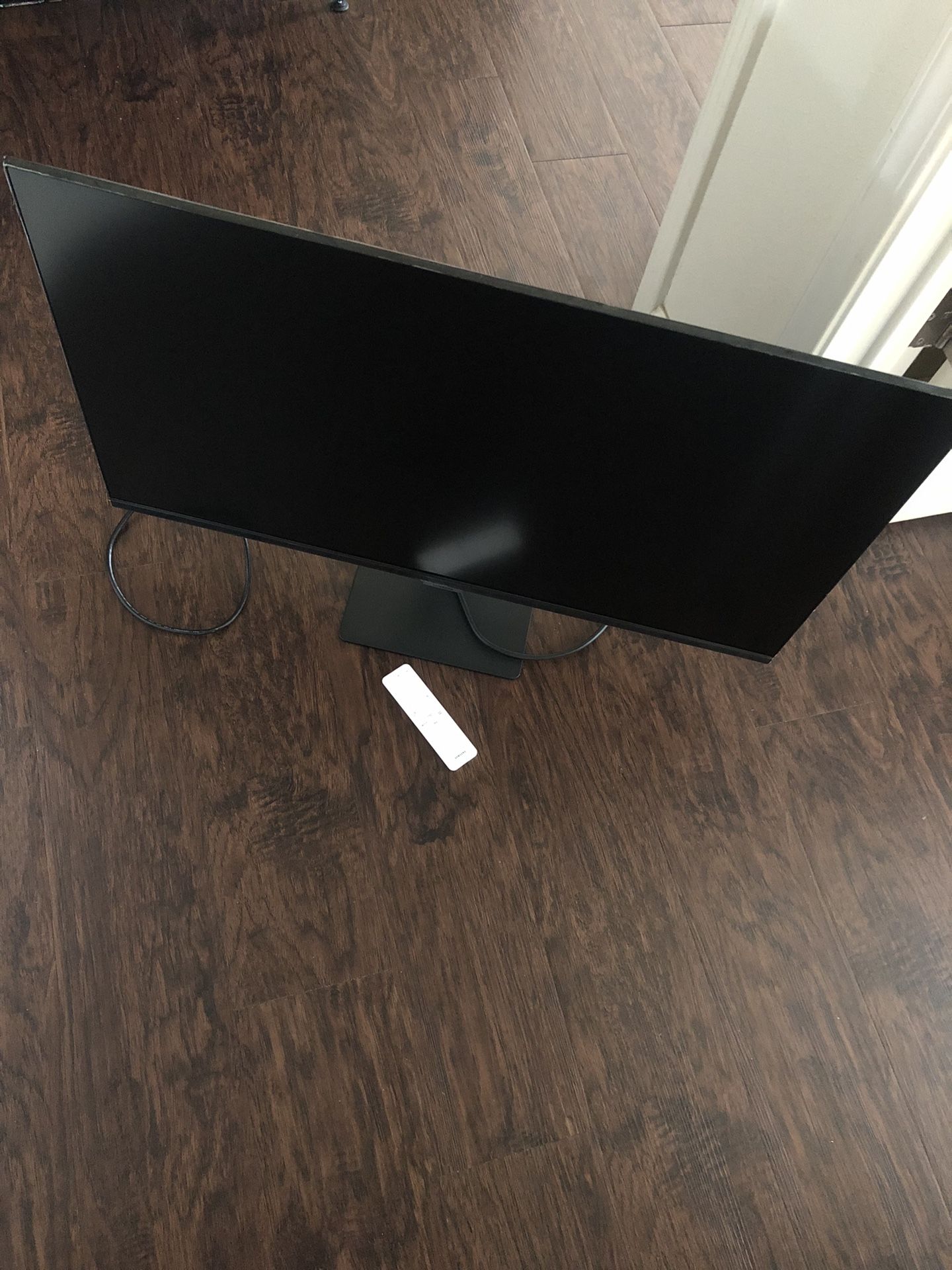 Smart Monitor 32” 4K With Remote Control READ DESCRIPTION PICK UP ONLY NO TRADE 👉FIRM ON PRICE👈💲200 CASH 💵 ONLY