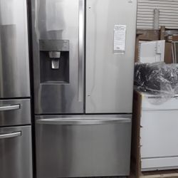 KENMORE  Refrigerator  In Special 