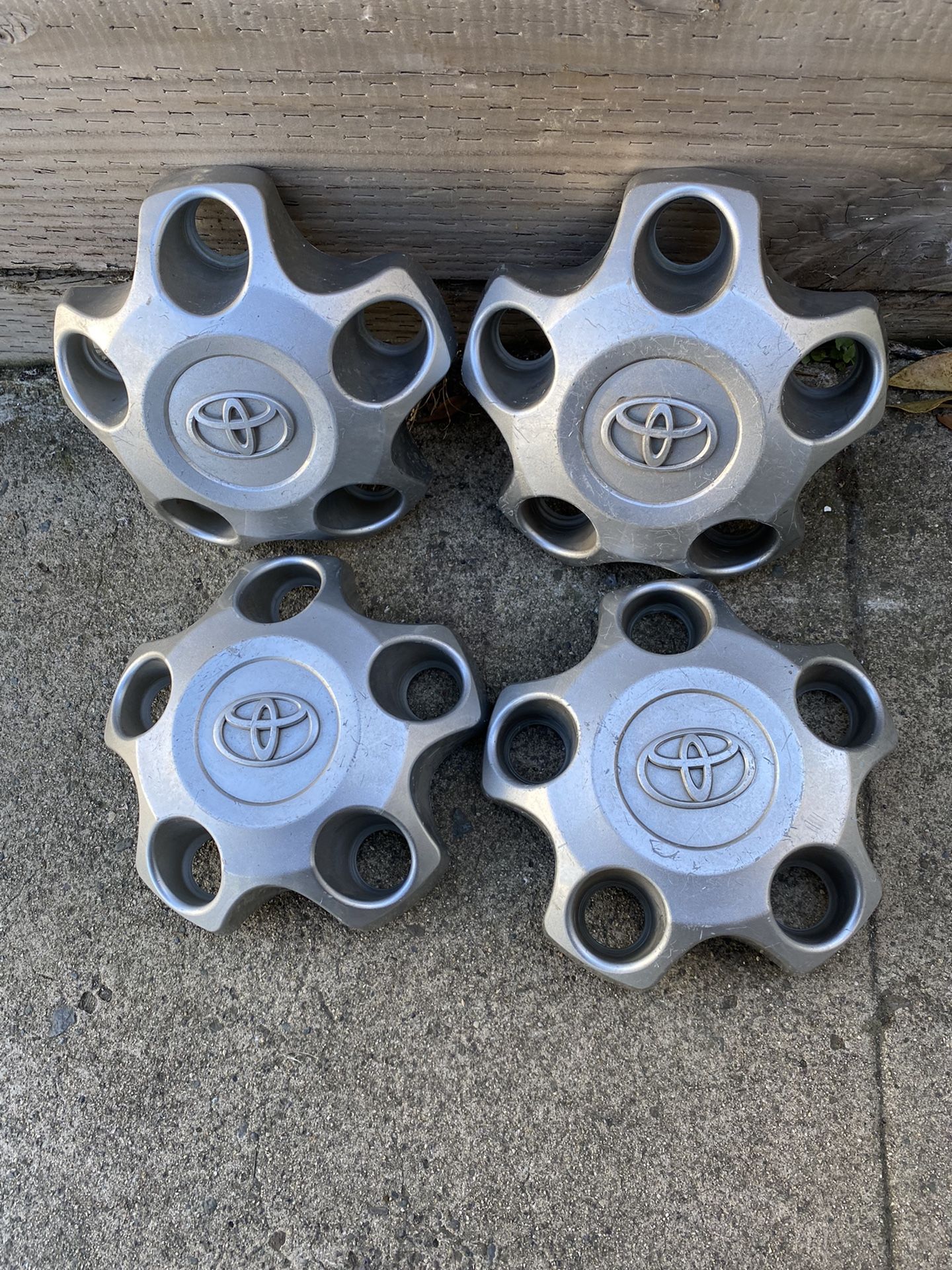 Toyota Tundra Center Caps