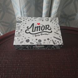 Amor twelve bath bombs
