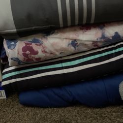 4 Blankets, 3 Pillows And 5 Bathroom Curtains 