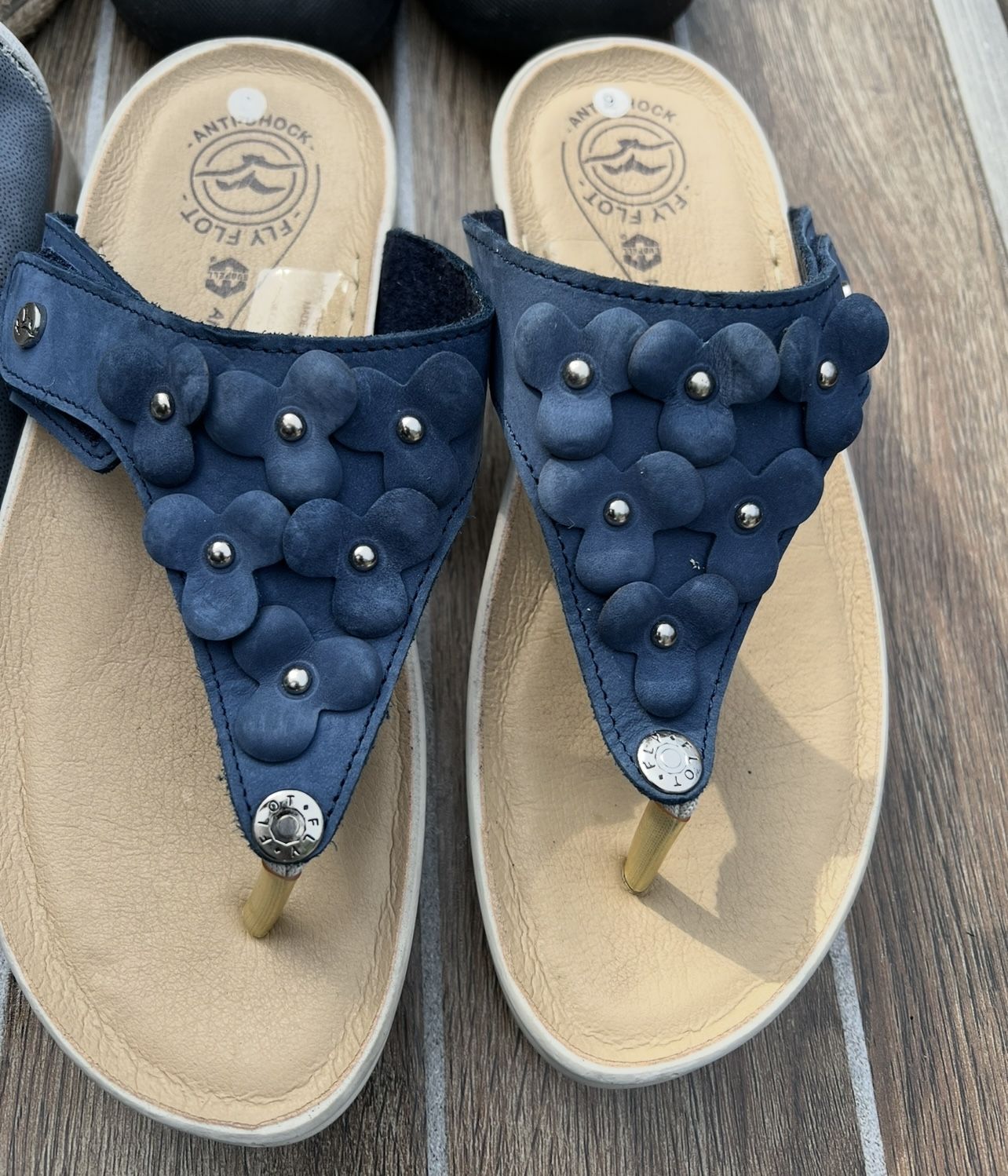 Womens New Leather Wedge Flip Flops Size 9
