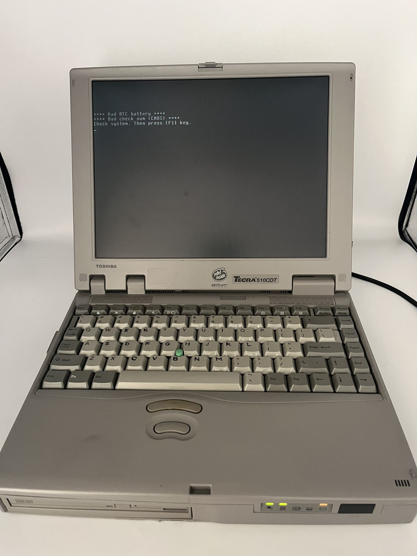 Vintage Toshiba Tecra 510CDT laptop. 1997 ,Intel Pentium 133MHz processor and a 12.1-inc