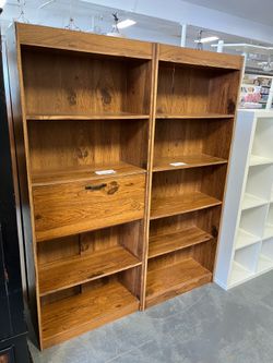 Bookcase bookshelf (in store)