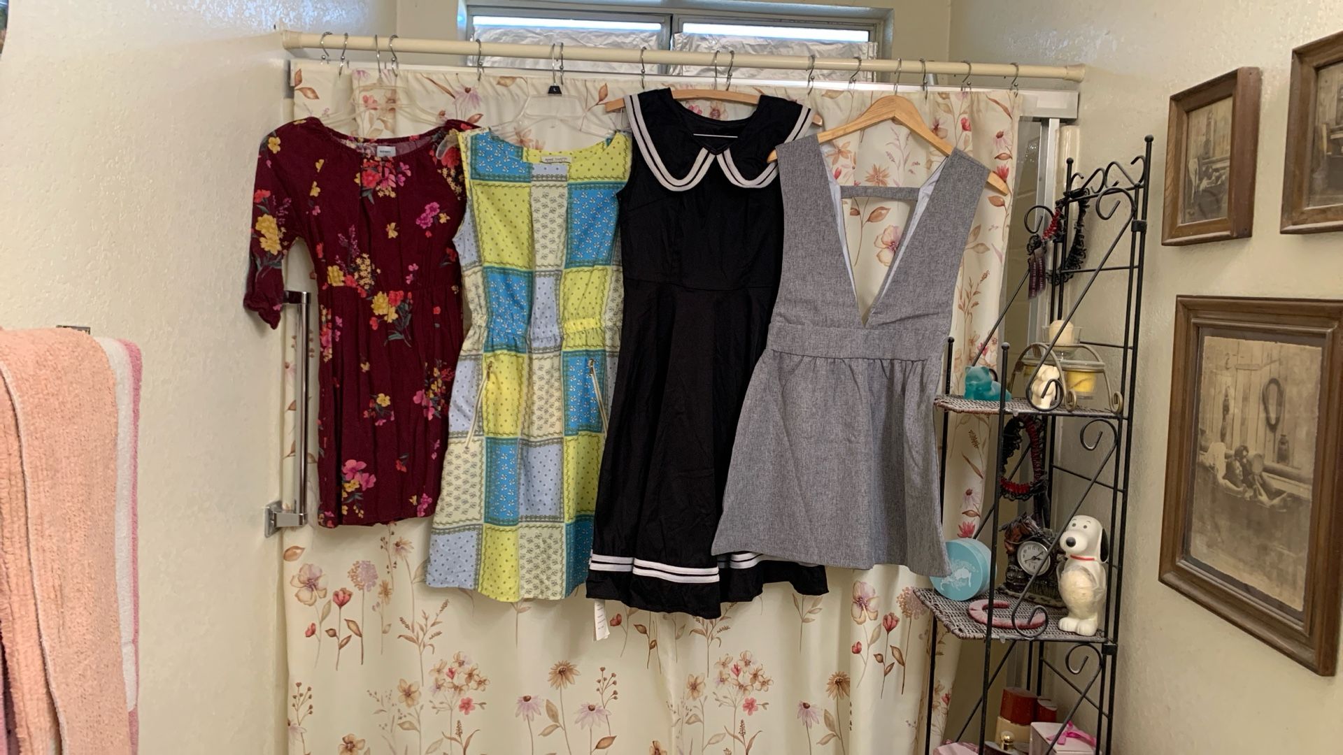 Dresses.     Sizes: 8.         $4.00 Each.  Chino, Ca