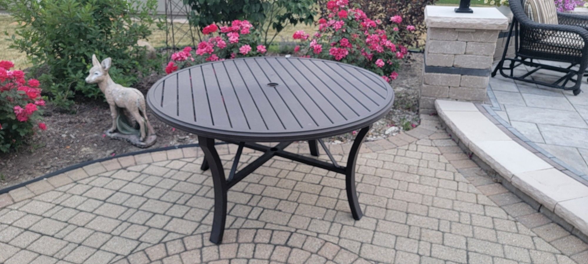 Tropitone Patio Table 54" Round