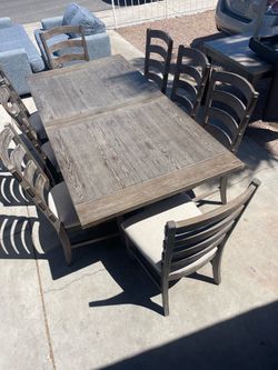 Table and 8 chairs Gray color 84”x 42”with extension