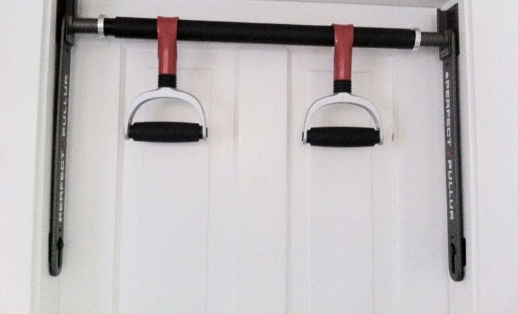 Perfect pull up bar/rotating handles not included