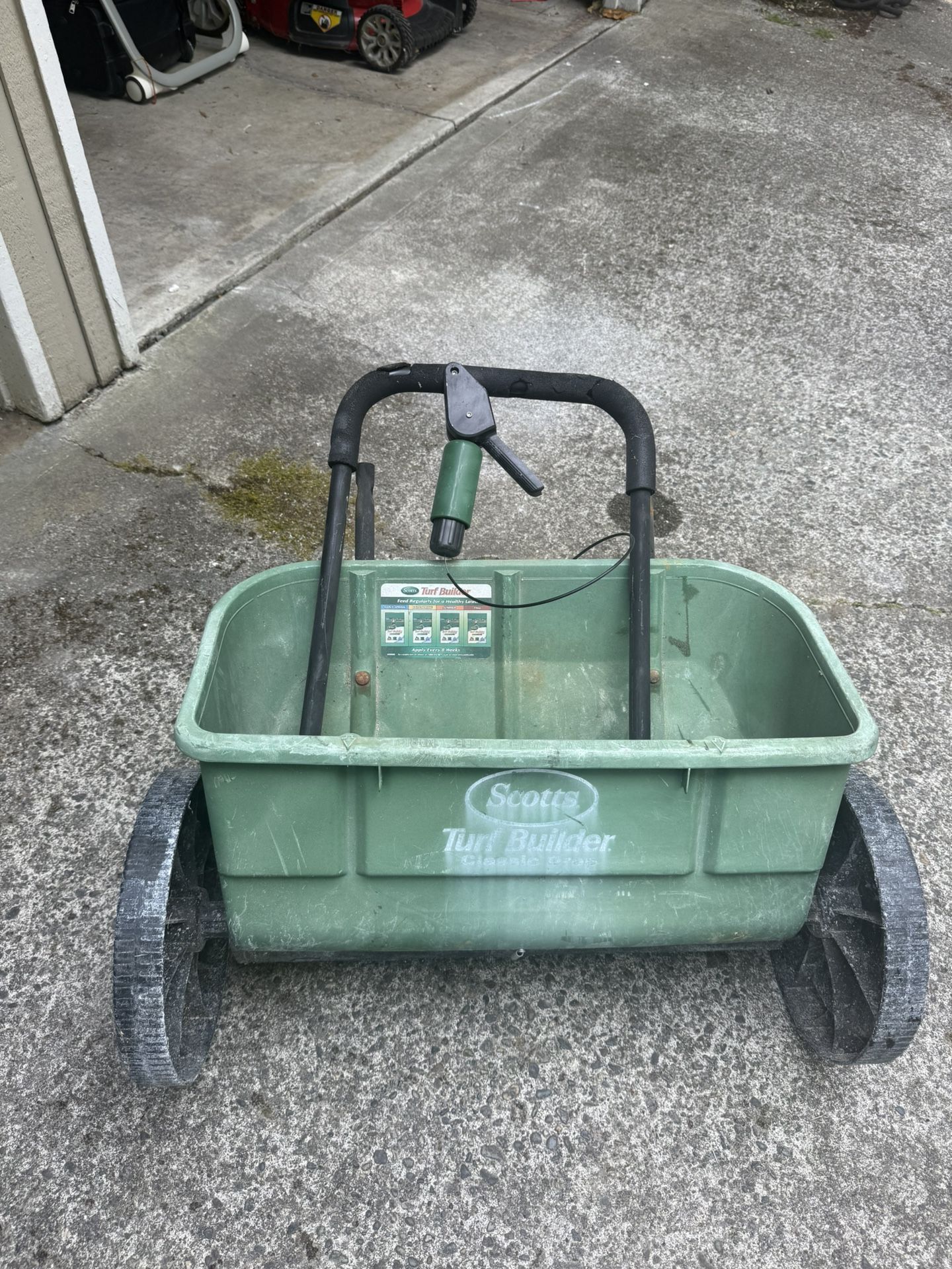 Free - Scott Turf Builder Classic Drop