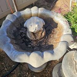 Concrete Birdbath with Frog Figurine