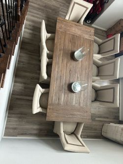 Caracole Dinning Table With 8 Chairs.