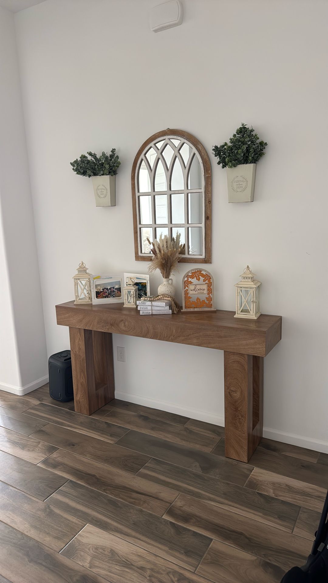 Entry Table And Mirror