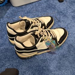LV Trainer Men Size 9.5