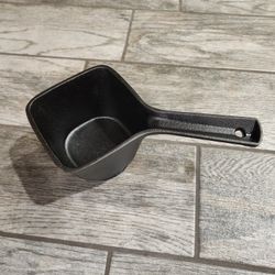 Williams Sonoma cast iron BBQ sauce pot