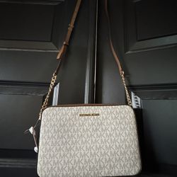 Michael Kors Logo Crossbody Bag – Excellent Condition 