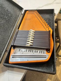 Vintage 15 cord Auto Harp by Oscar Schmidt