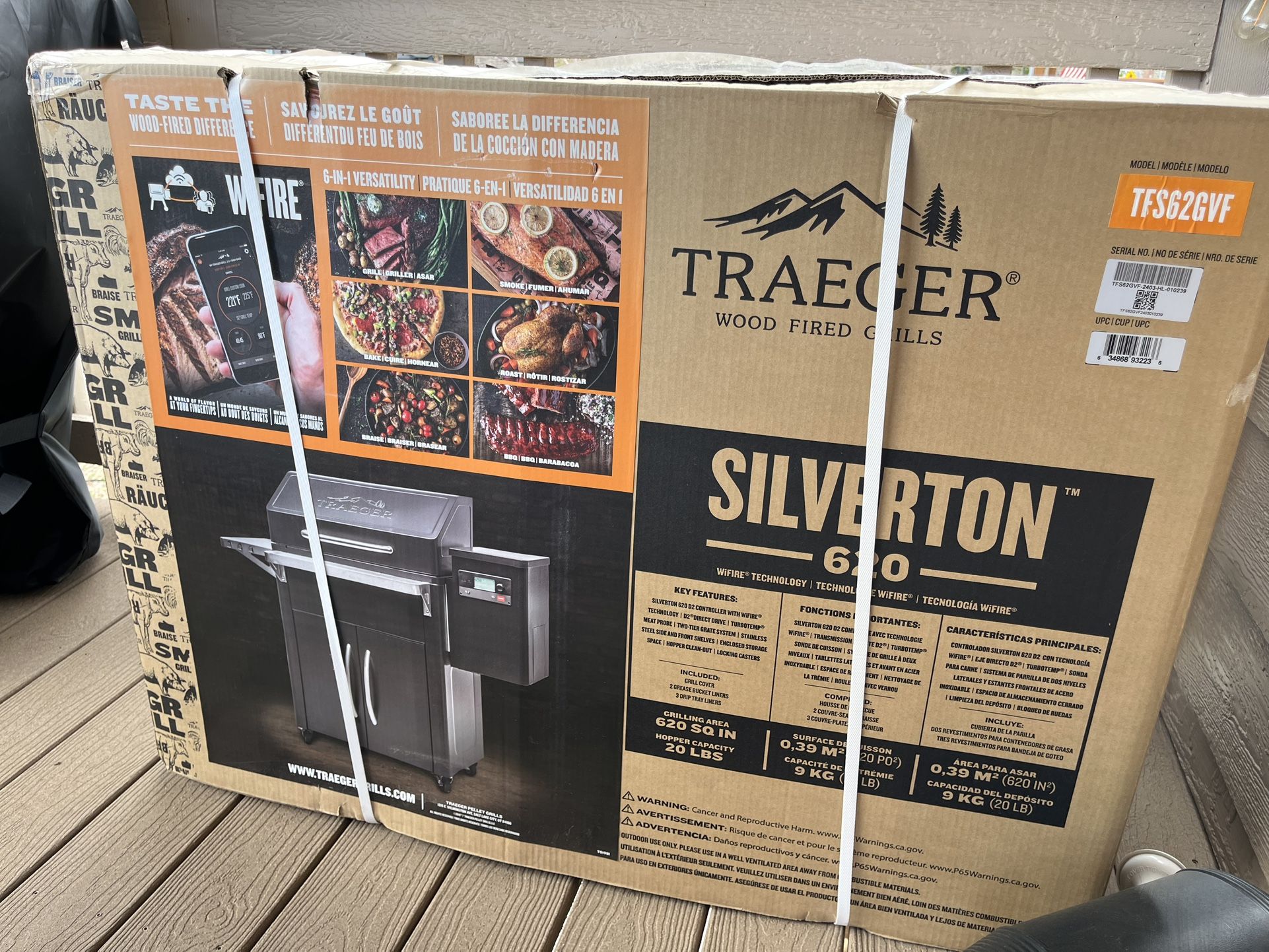 Traeger Silverton 620 Pellet Grill (Never Used Still In Box)