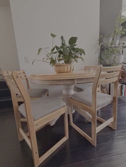 Round Extendable Pedestal Dining Table + 4 Chairs — Solid Wood, Farmhouse
