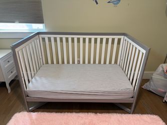 Convertible baby crib kid bed and mattress