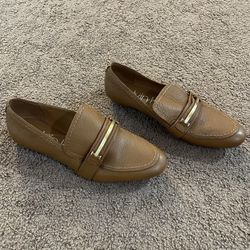Women's Calvin Klein ORIANNA Leather Beige/Tan Loafer Flats w/ Gold Buckle