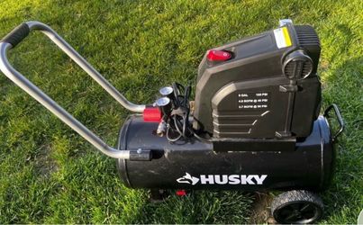 Husky AIR COMPRESSOR  8 Gal. 150 PSI Portable Electric Oil-Free Horizontal with Rubber Wheels and 1-Quick Coupler