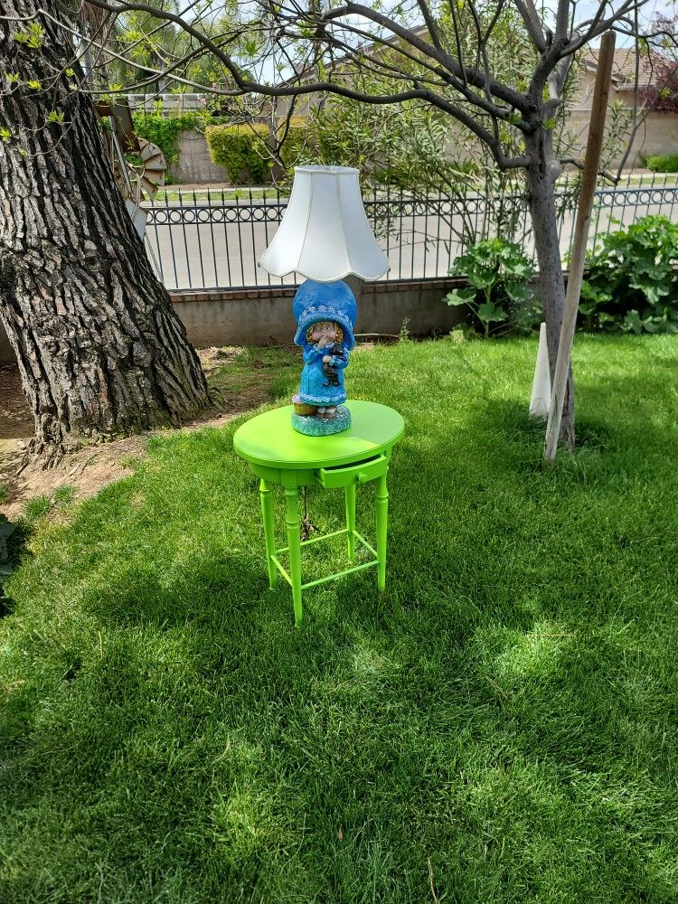 Holly Hobby Vintage Lamp With Table