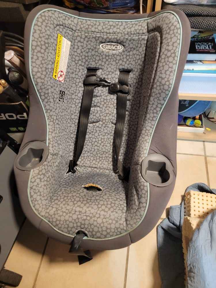 2 Baby Car Seats
