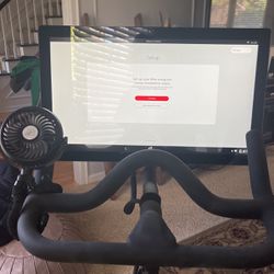 Like NEW Peloton with Shoes & Accessories! 